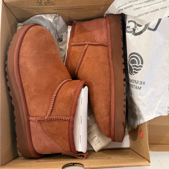 Red Jasper Ultra Mini Uggs - Picture 4 of 10